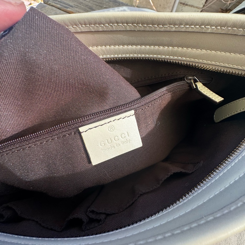 Gucci Beige Monogram Shoulder Bag - Picture 7 of 16